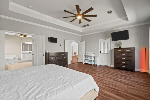 $1,299,000 | 2414 Lakeway Drive, Friendswood, TX 77546