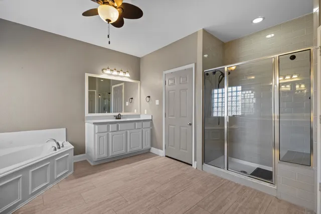 $1,299,000 | 2414 Lakeway Drive, Friendswood, TX 77546