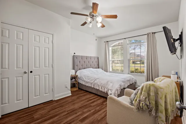 $1,299,000 | 2414 Lakeway Drive, Friendswood, TX 77546