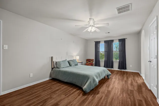 $1,299,000 | 2414 Lakeway Drive, Friendswood, TX 77546