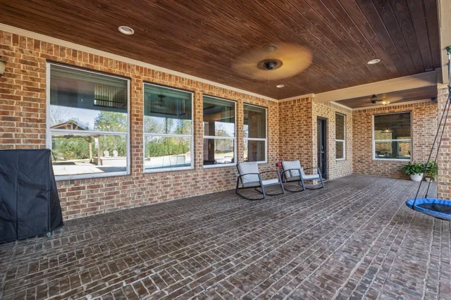 $1,299,000 | 2414 Lakeway Drive, Friendswood, TX 77546