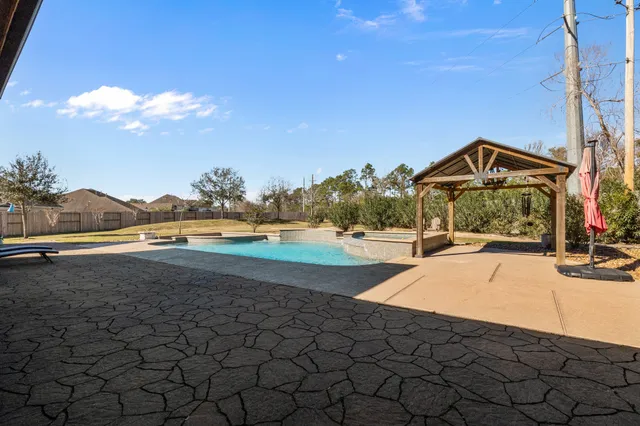 $1,299,000 | 2414 Lakeway Drive, Friendswood, TX 77546