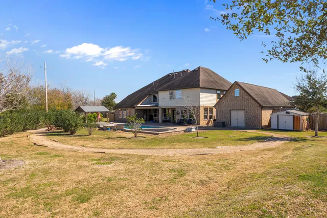 $1,299,000 | 2414 Lakeway Drive, Friendswood, TX 77546