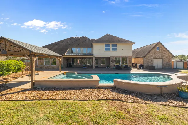 $1,299,000 | 2414 Lakeway Drive, Friendswood, TX 77546