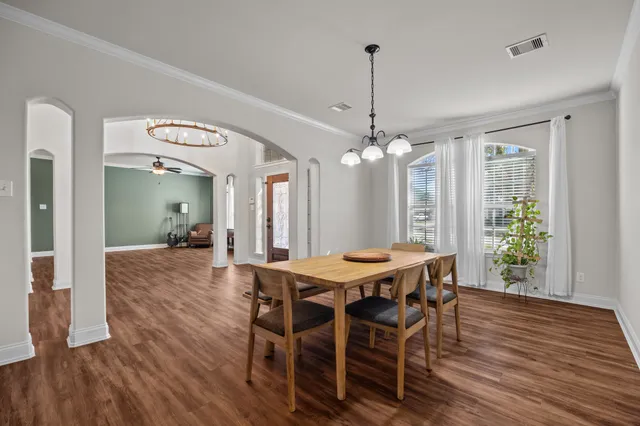 $1,299,000 | 2414 Lakeway Drive, Friendswood, TX 77546