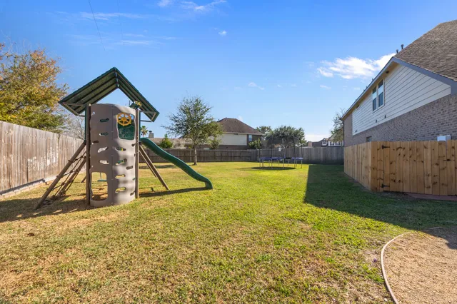 $1,299,000 | 2414 Lakeway Drive, Friendswood, TX 77546