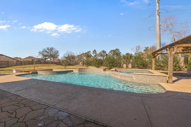 $1,299,000 | 2414 Lakeway Drive, Friendswood, TX 77546