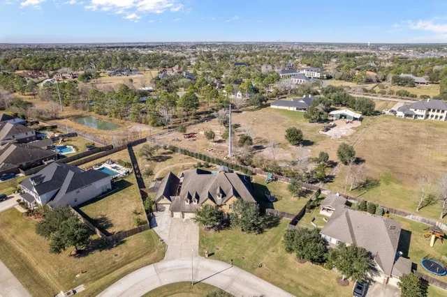 $1,299,000 | 2414 Lakeway Drive, Friendswood, TX 77546