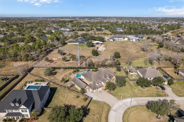 $1,299,000 | 2414 Lakeway Drive, Friendswood, TX 77546