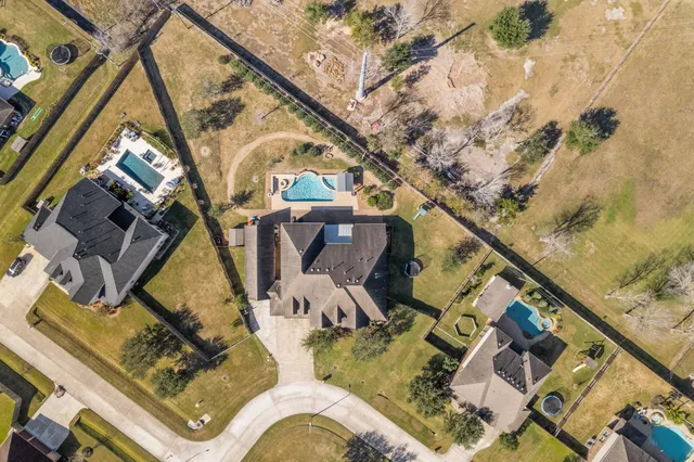 $1,299,000 | 2414 Lakeway Drive, Friendswood, TX 77546