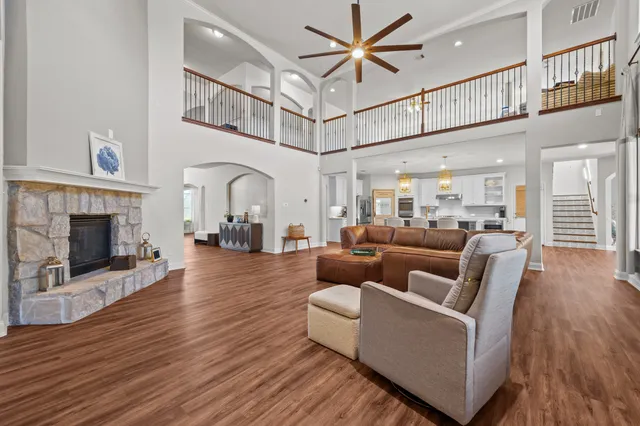 $1,299,000 | 2414 Lakeway Drive, Friendswood, TX 77546