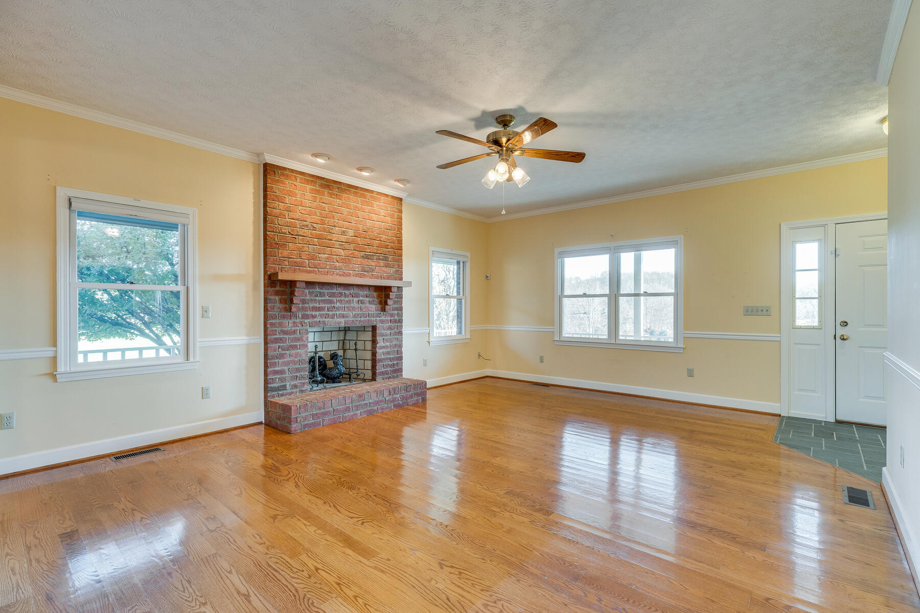 315 Hickman Road Piney Flats, TN 37686 - Photo 13 of 59 013