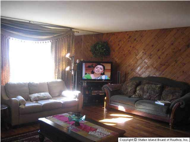 124 Birch Road Staten Island, NY 10303 - Photo 3 of 17 Additional Photo
