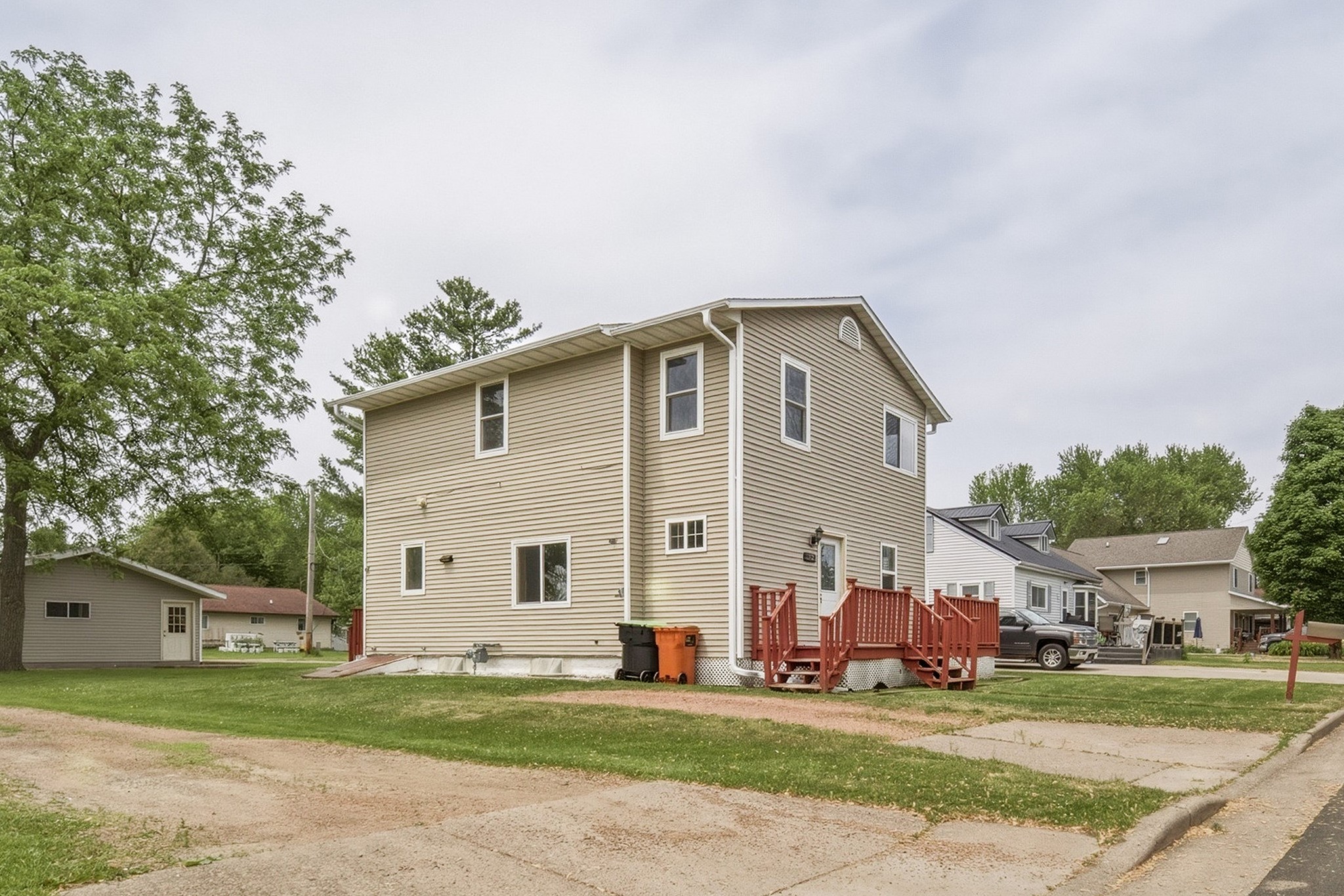 332 Lincoln Street Stanley, WI 54768 - Photo 3 of 37