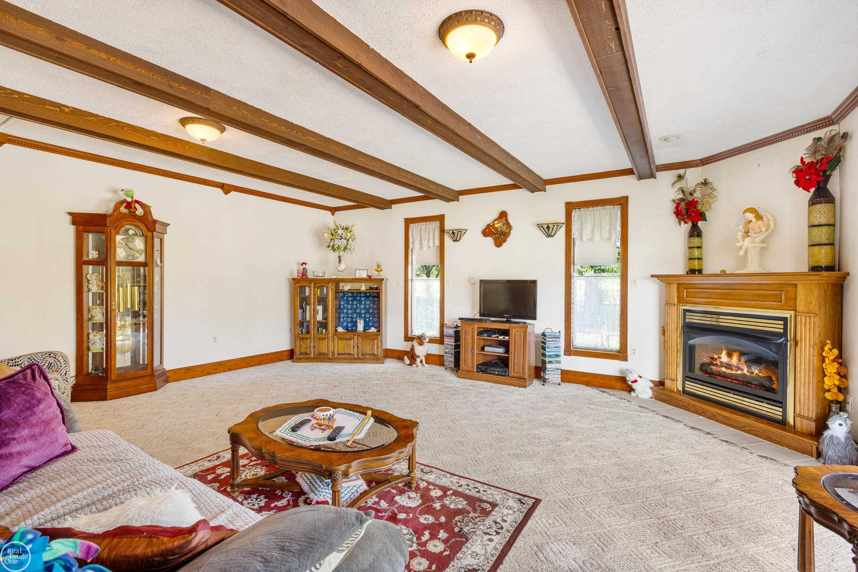 861 Hessen Road Columbus, MI 48063 - Photo 6 of 14 50153504-5B42FAF9-FDF5-41B4-A2F0-8A922A1D7912.JPG