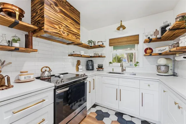 $390,000 | 26310 Fishermans Road, Paisley, FL 32767