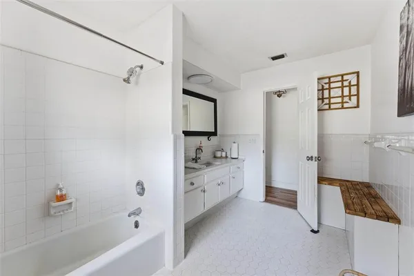 a view of a house with backyard