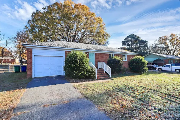 a view of a house with a yard and garage