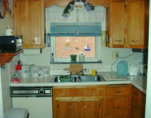 1807 Greentree Road Pittsburgh, PA 15220 - Photo 5 of 8 Kitchen.