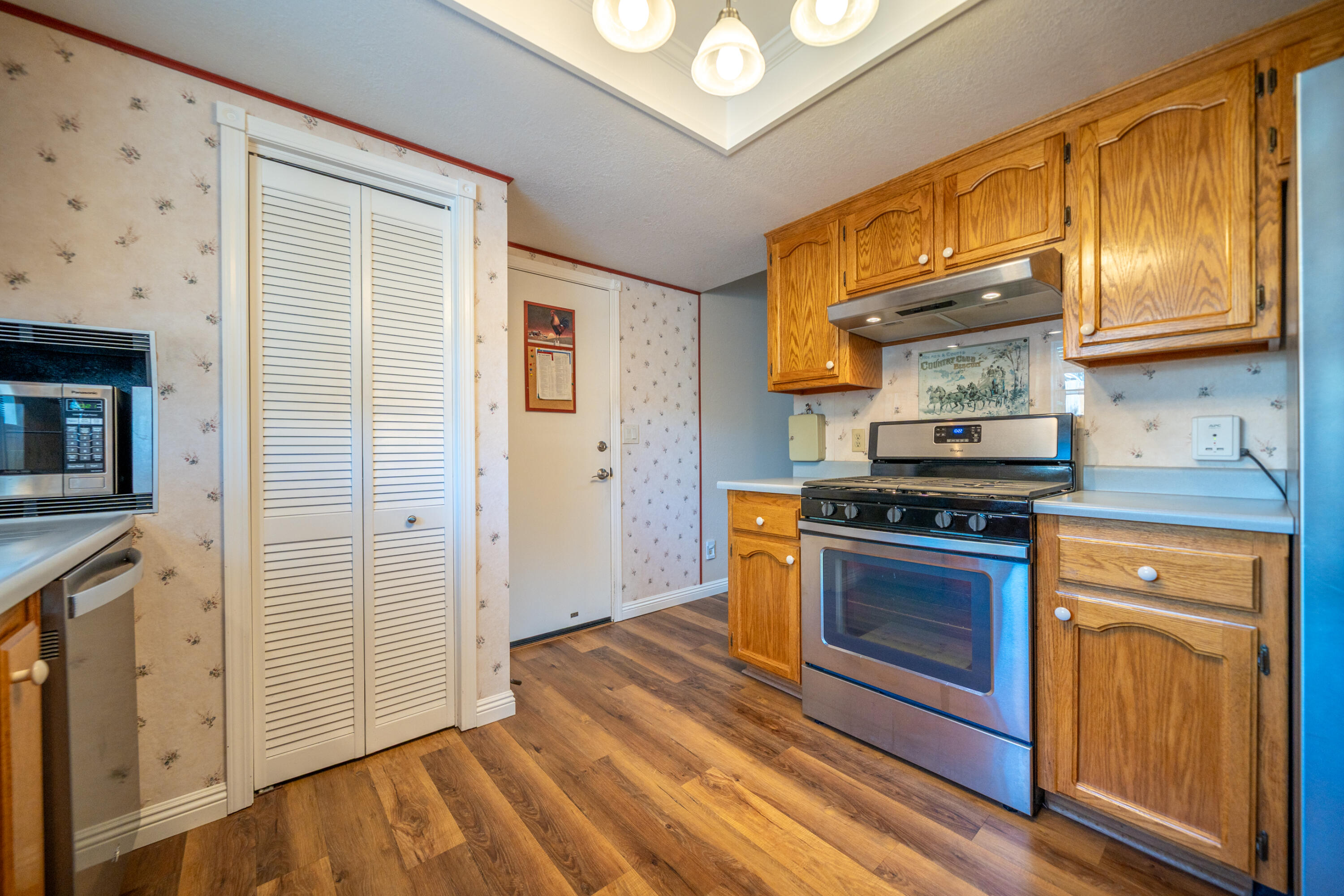 1075 Goodview Way Redding, CA 96003 - Photo 12 of 46 1075 Goodview Way-24