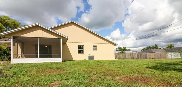 a view of a house with backyard and garden