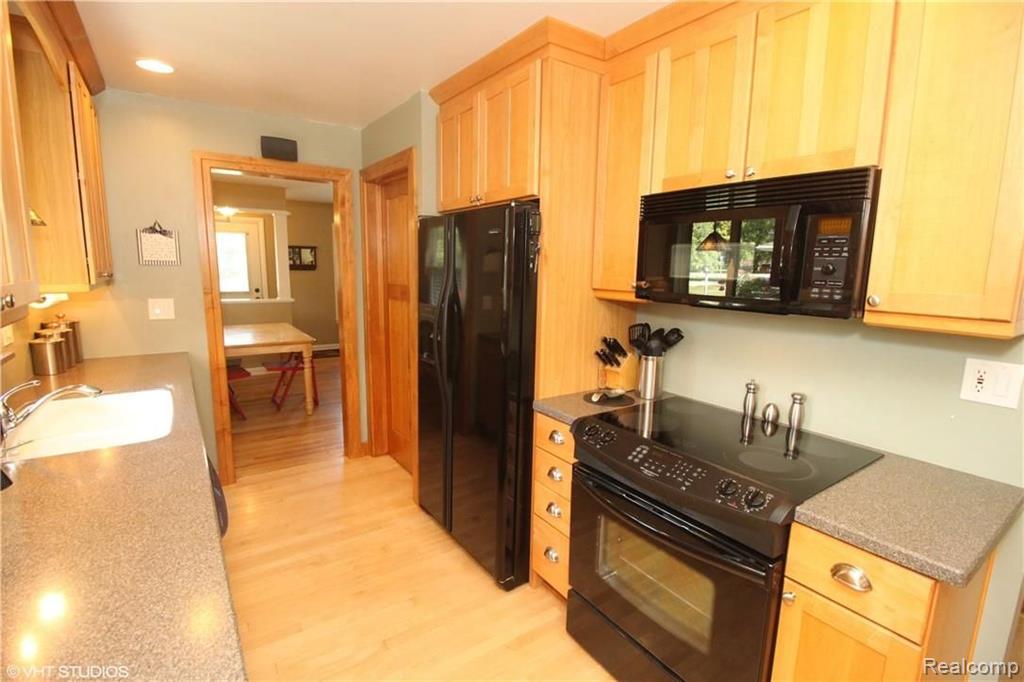16231 Reedmere Avenue Beverly Hills, MI 48025 - Photo 9 of 24