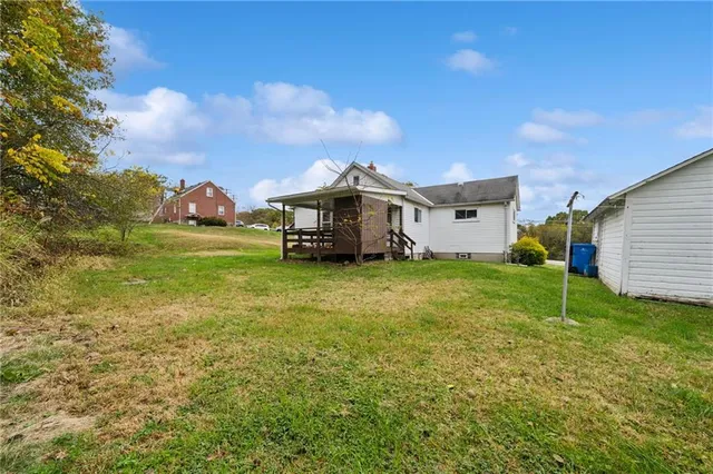 a view of a house with a yard