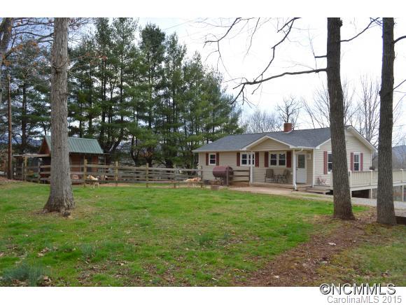 329 Ridgedale Road Clyde, NC 28721 - Photo 20 of 22 a backyard of a house with table and chairs