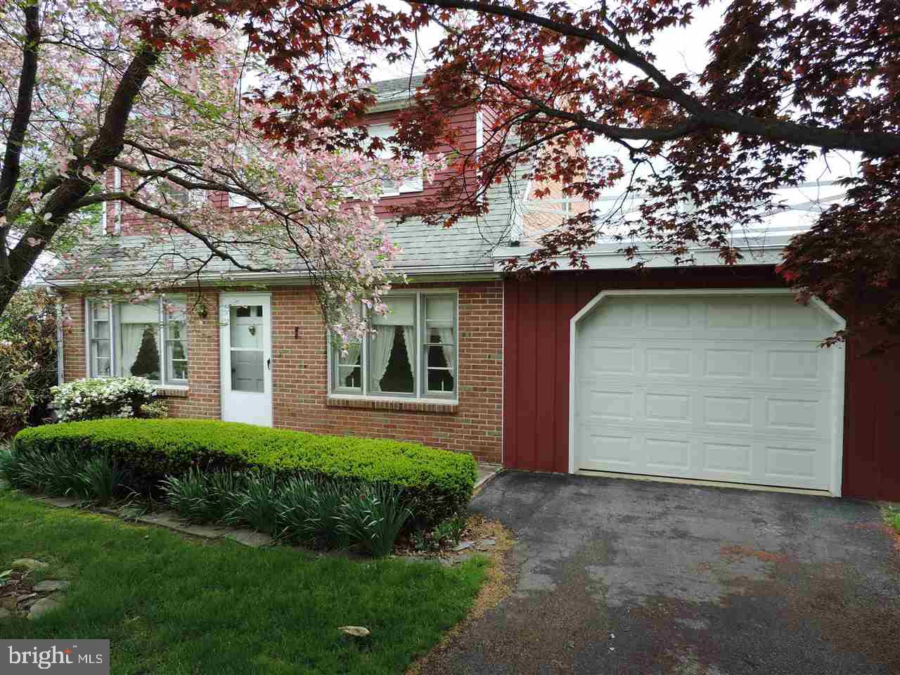 755 Hammond Road York, PA 17406 - Photo 3 of 29 Gallery Image 3