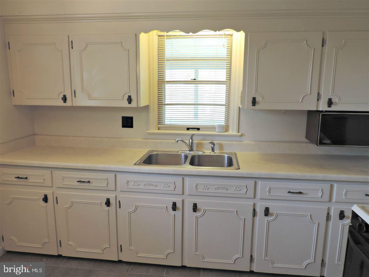 755 Hammond Road York, PA 17406 - Photo 8 of 29 Gallery Image 8