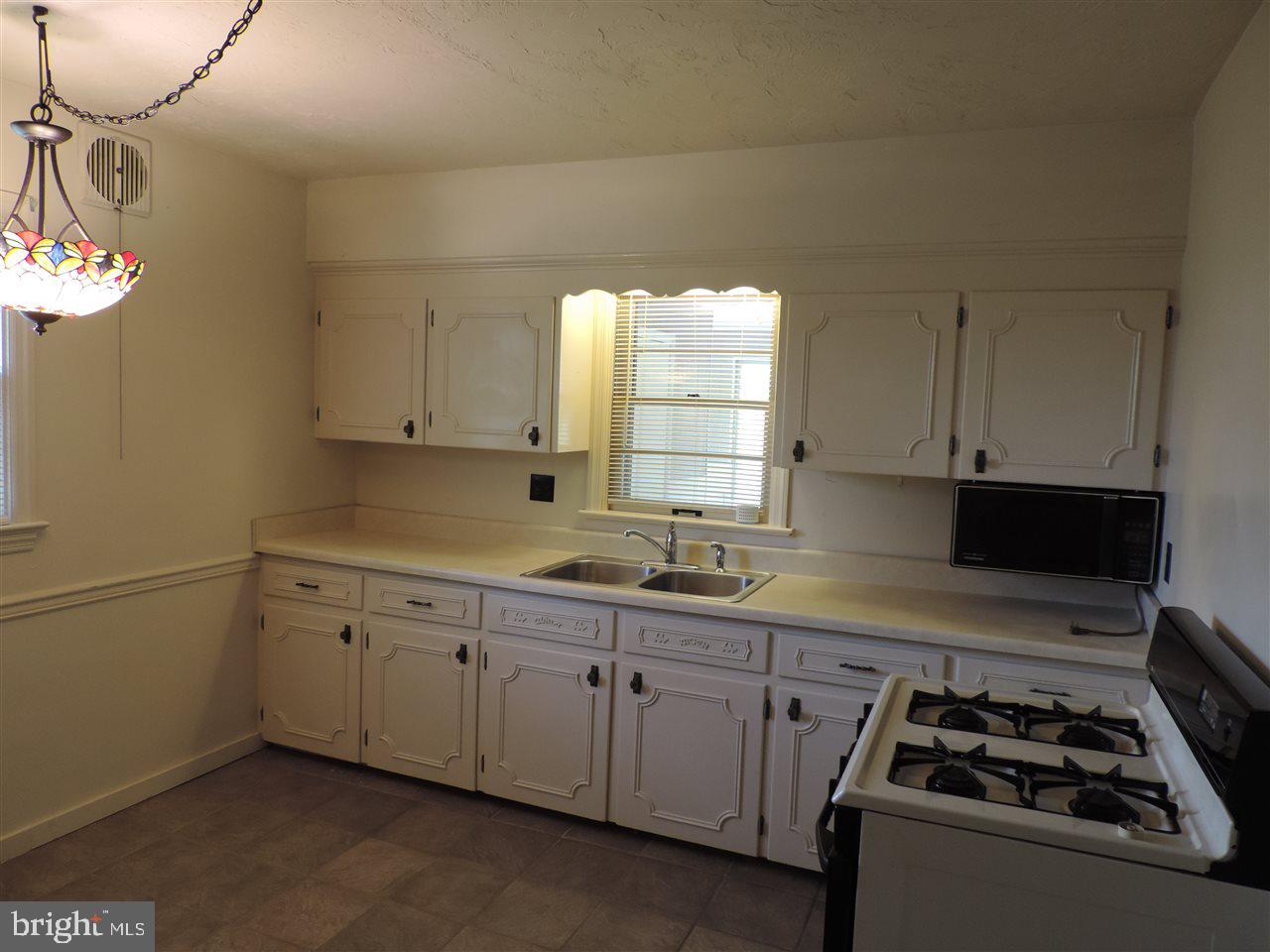 755 Hammond Road York, PA 17406 - Photo 10 of 29 Gallery Image 10