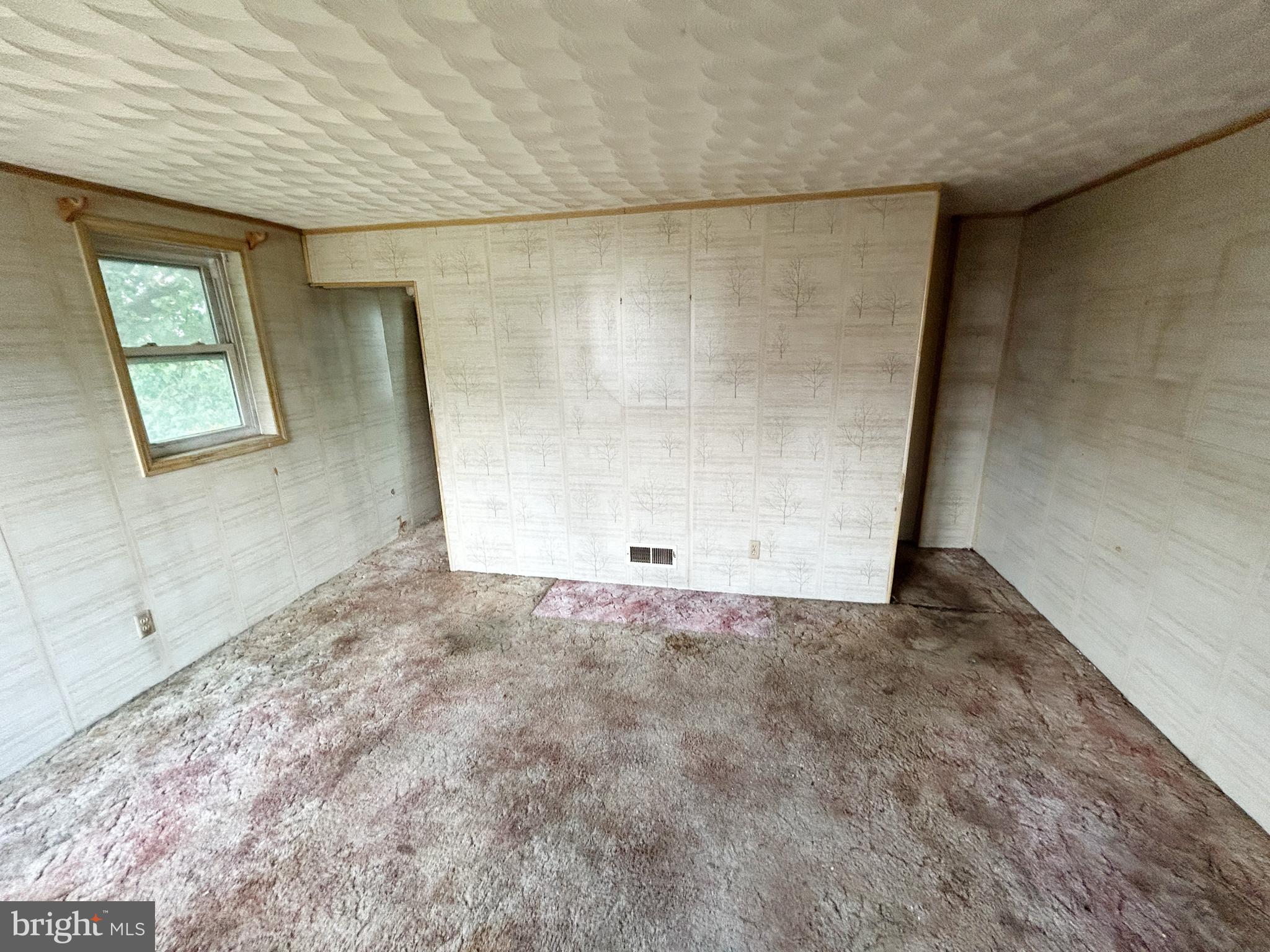 1813 Dunmere Road Dundalk, MD 21222 - Photo 9 of 19 Living room