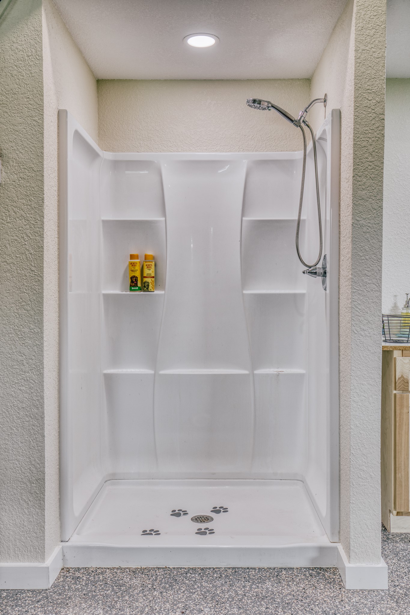 38261 Fm 1736 Road Hempstead, TX 77445 - Photo 33 of 43 Dog shower in garage/shop