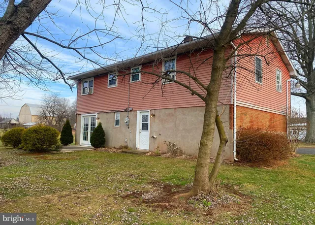a house view with a outdoor space