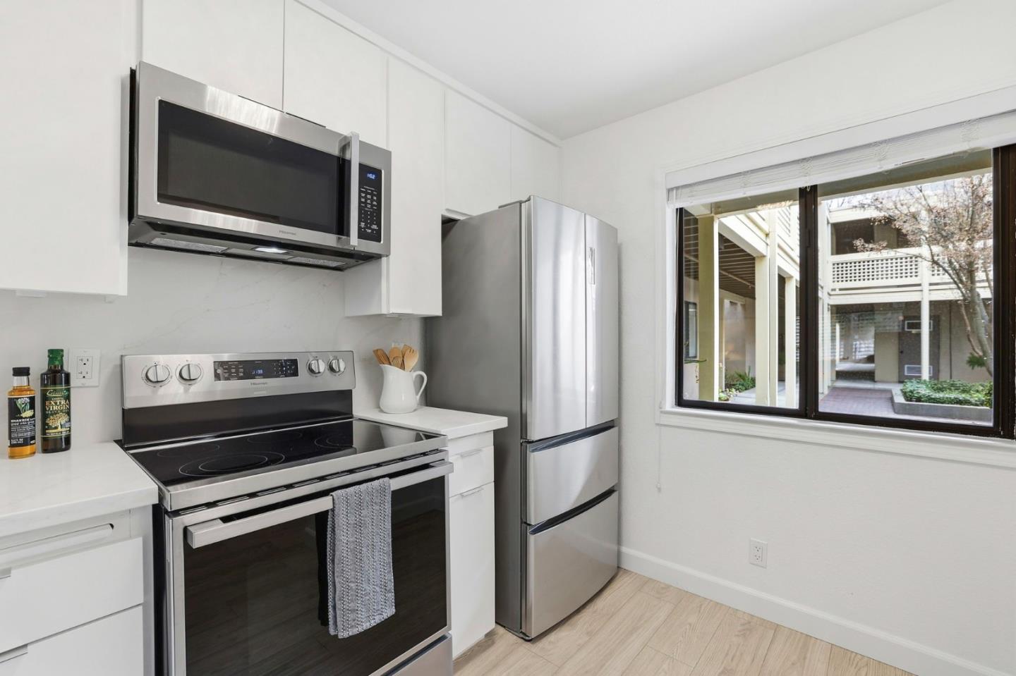449 Alberto Way, Unit 132 Los Gatos, CA 95032 - Photo 10 of 42 a kitchen with a stove and a microwave