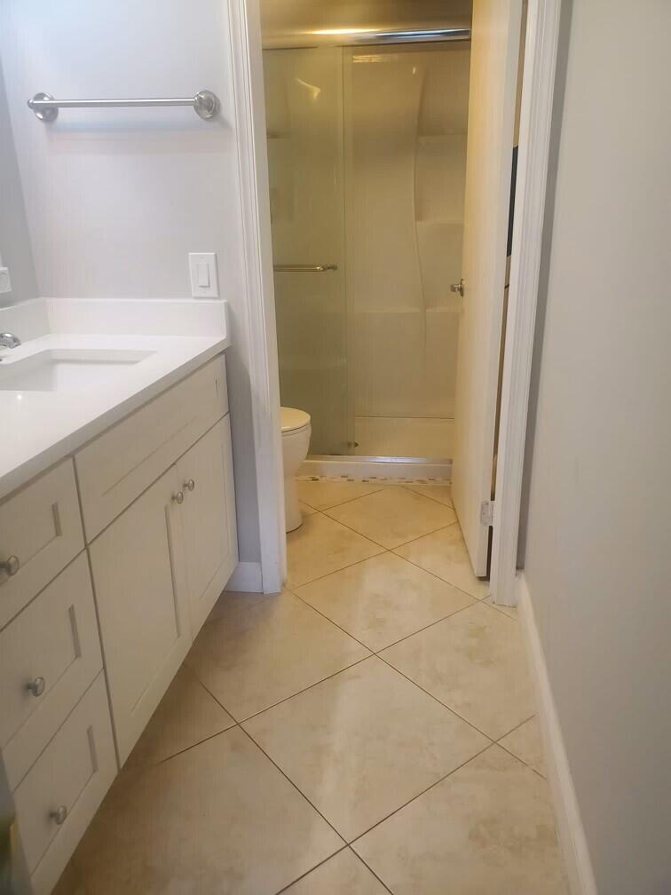 5150 East Club Circle, Unit 103 Boca Raton, FL 33487 - Photo 8 of 9 bathroom2