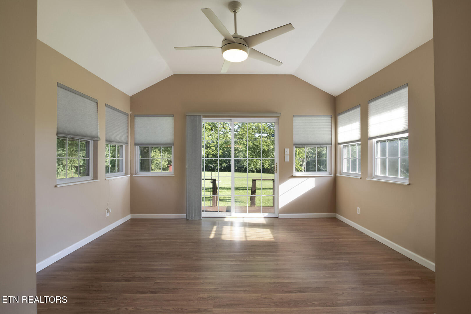 7022 East Emory Road Corryton, TN 37721 - Photo 11 of 60 11_EEmoryRoad_7022_SunRoom01