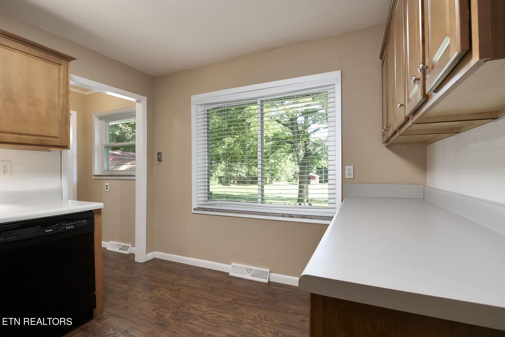 7022 East Emory Road Corryton, TN 37721 - Photo 16 of 60 16_EEmoryRoad_7022_Kitchen02