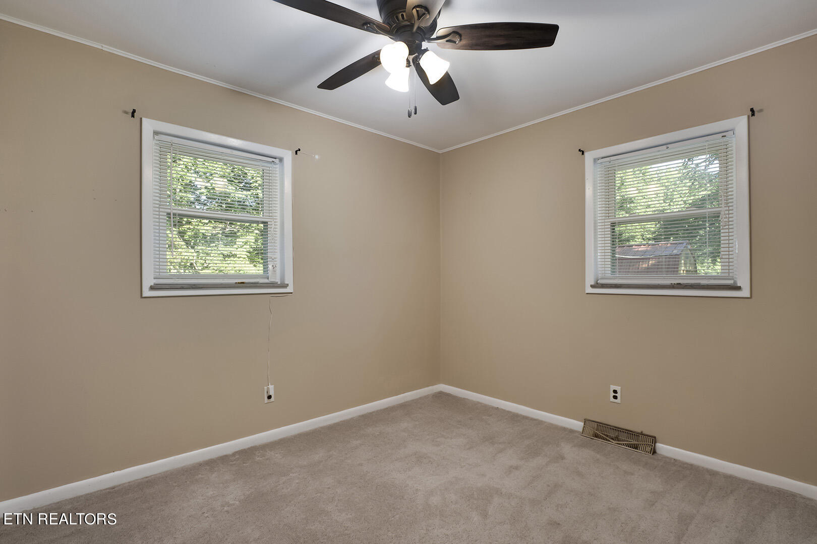 7022 East Emory Road Corryton, TN 37721 - Photo 22 of 60 22_EEmoryRoad_7022_Office01