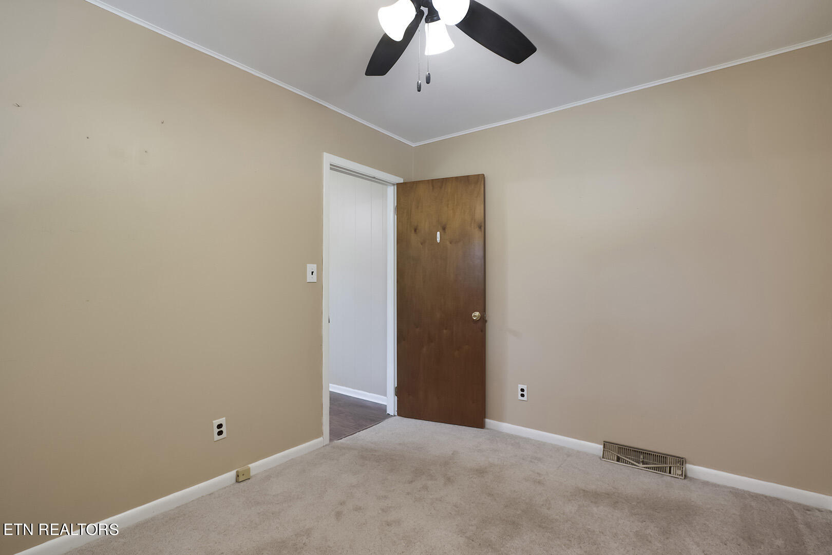 7022 East Emory Road Corryton, TN 37721 - Photo 23 of 60 23_EEmoryRoad_7022_Office02