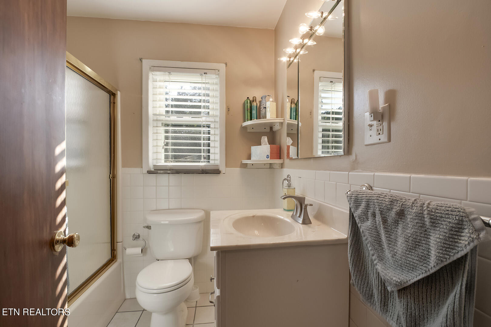 7022 East Emory Road Corryton, TN 37721 - Photo 38 of 60 38_EEmoryRoad_7022_GuestBath