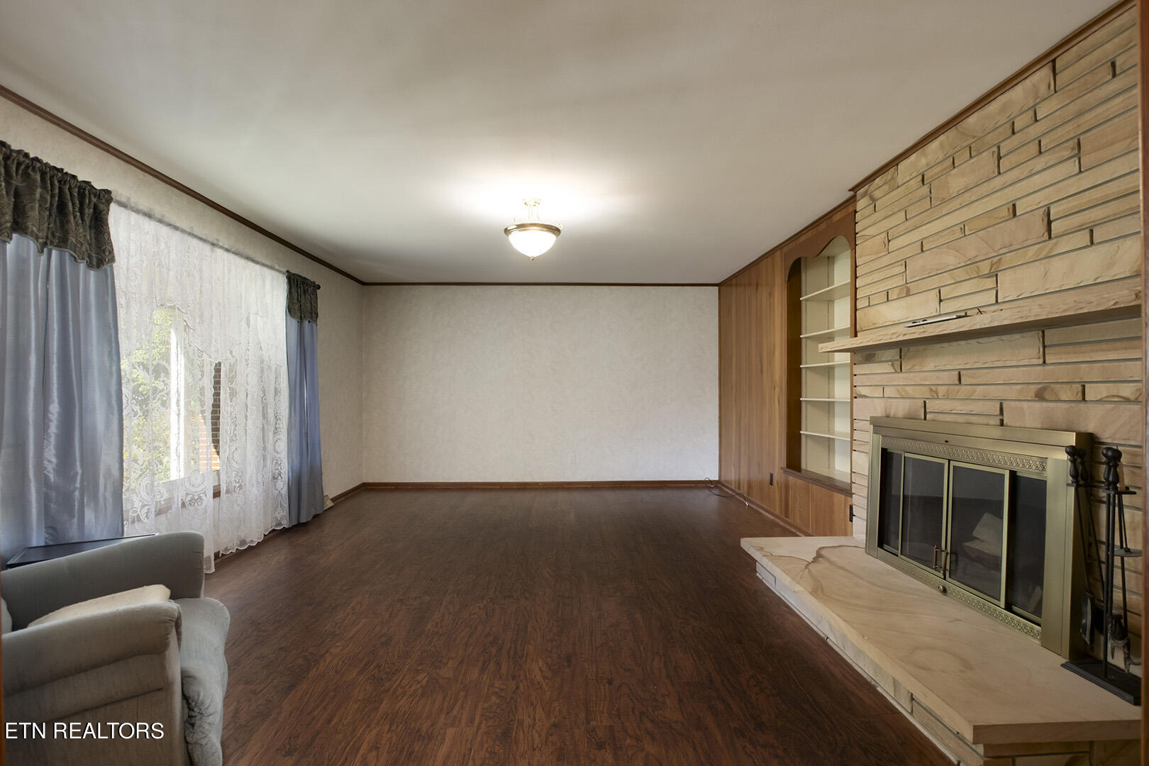 7022 East Emory Road Corryton, TN 37721 - Photo 7 of 60 07_EEmoryRoad_7022_Living01