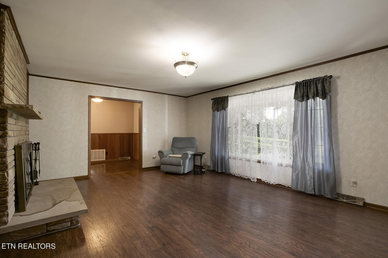 7022 East Emory Road Corryton, TN 37721 - Photo 8 of 60 08_EEmoryRoad_7022_Living02