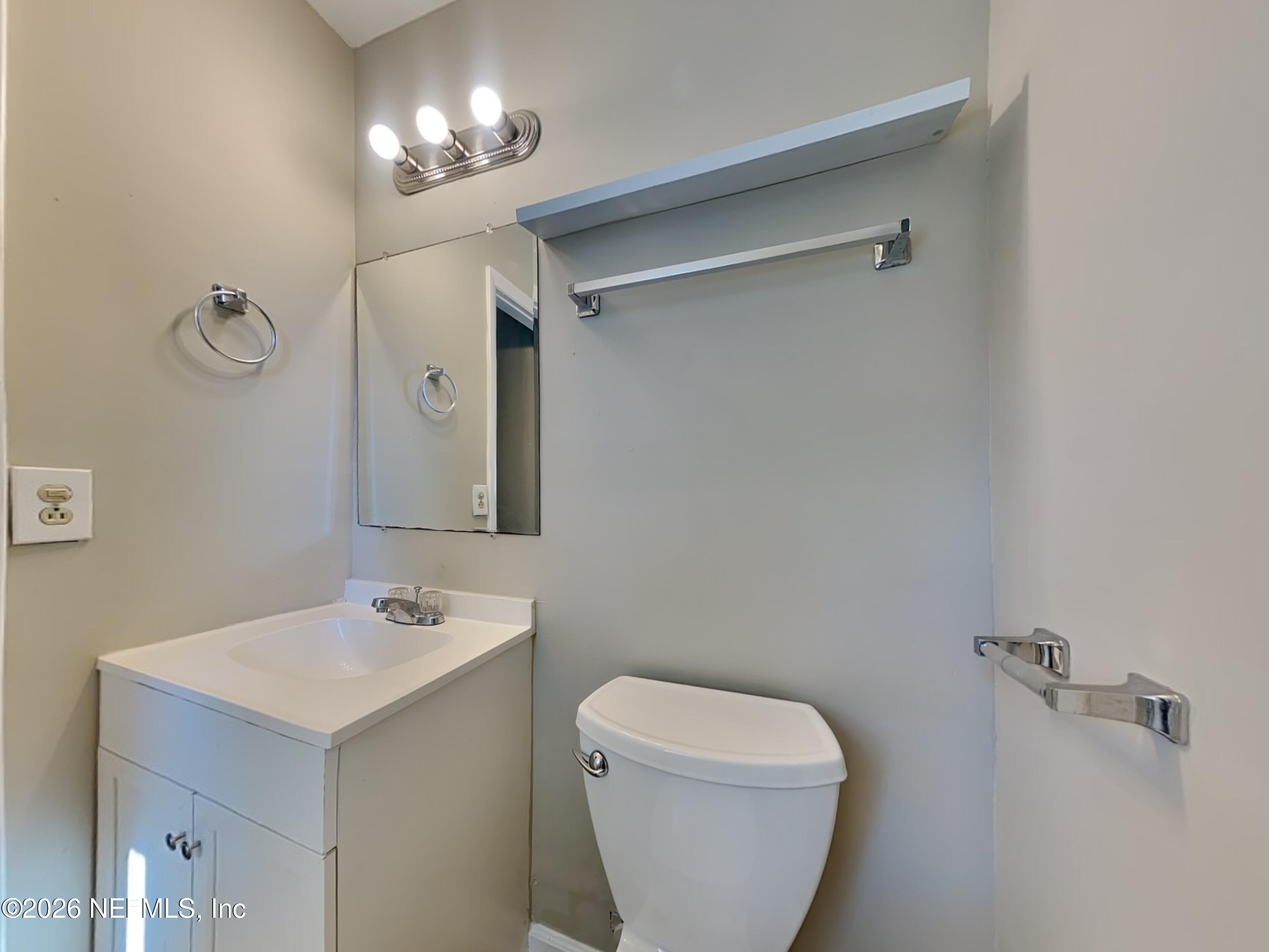2005 Figaro Lane Jacksonville, FL 32210 - Photo 11 of 23 10_Primary_Bathroom-01_Image_ScBumgyNm3
