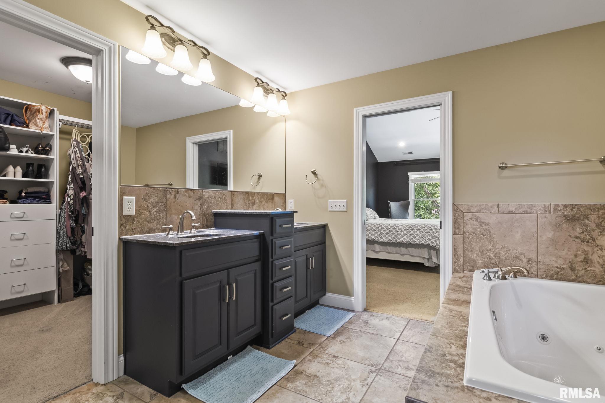 2201 Interlacken Drive Springfield, IL 62704 - Photo 32 of 53