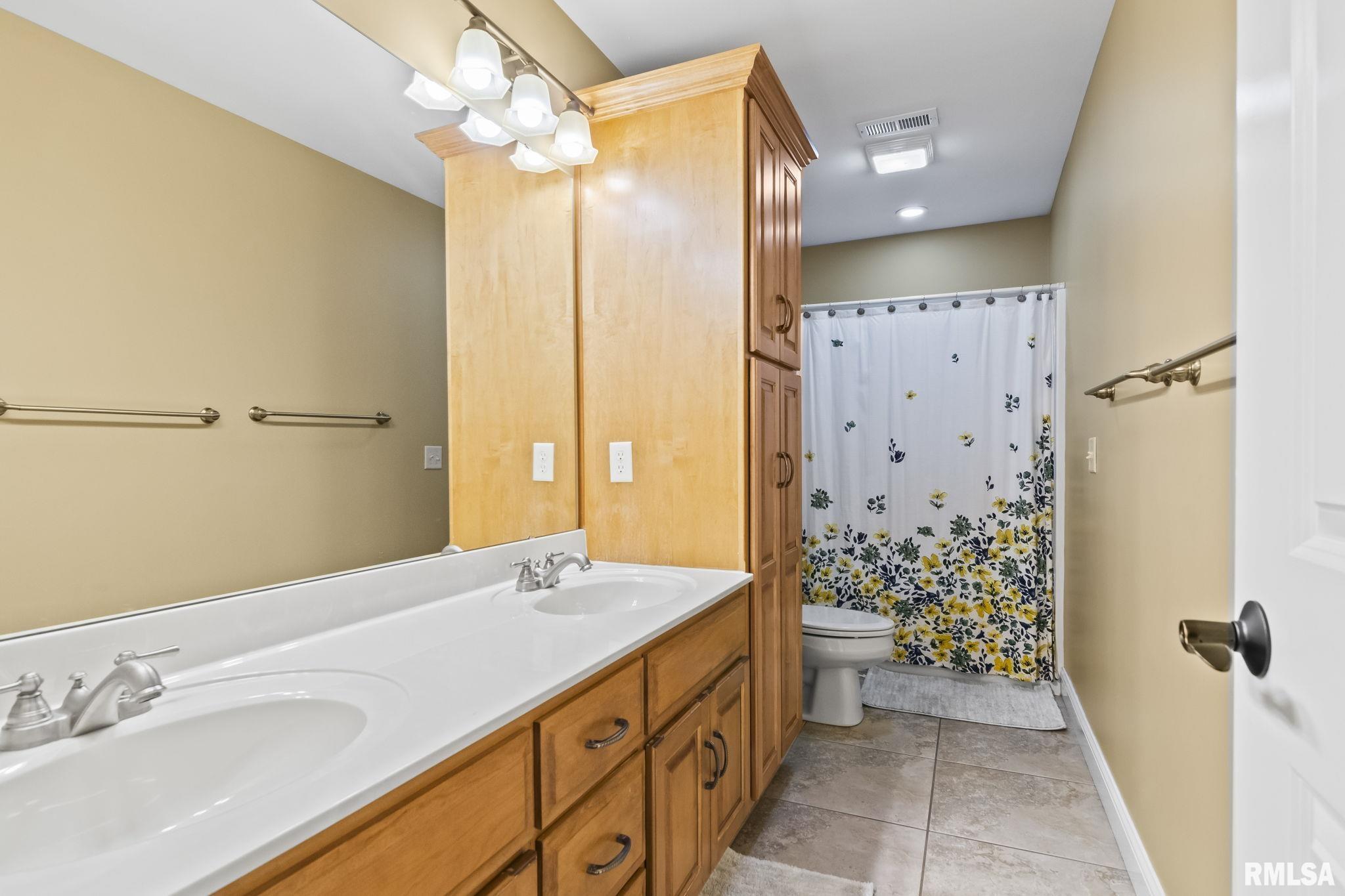 2201 Interlacken Drive Springfield, IL 62704 - Photo 38 of 53