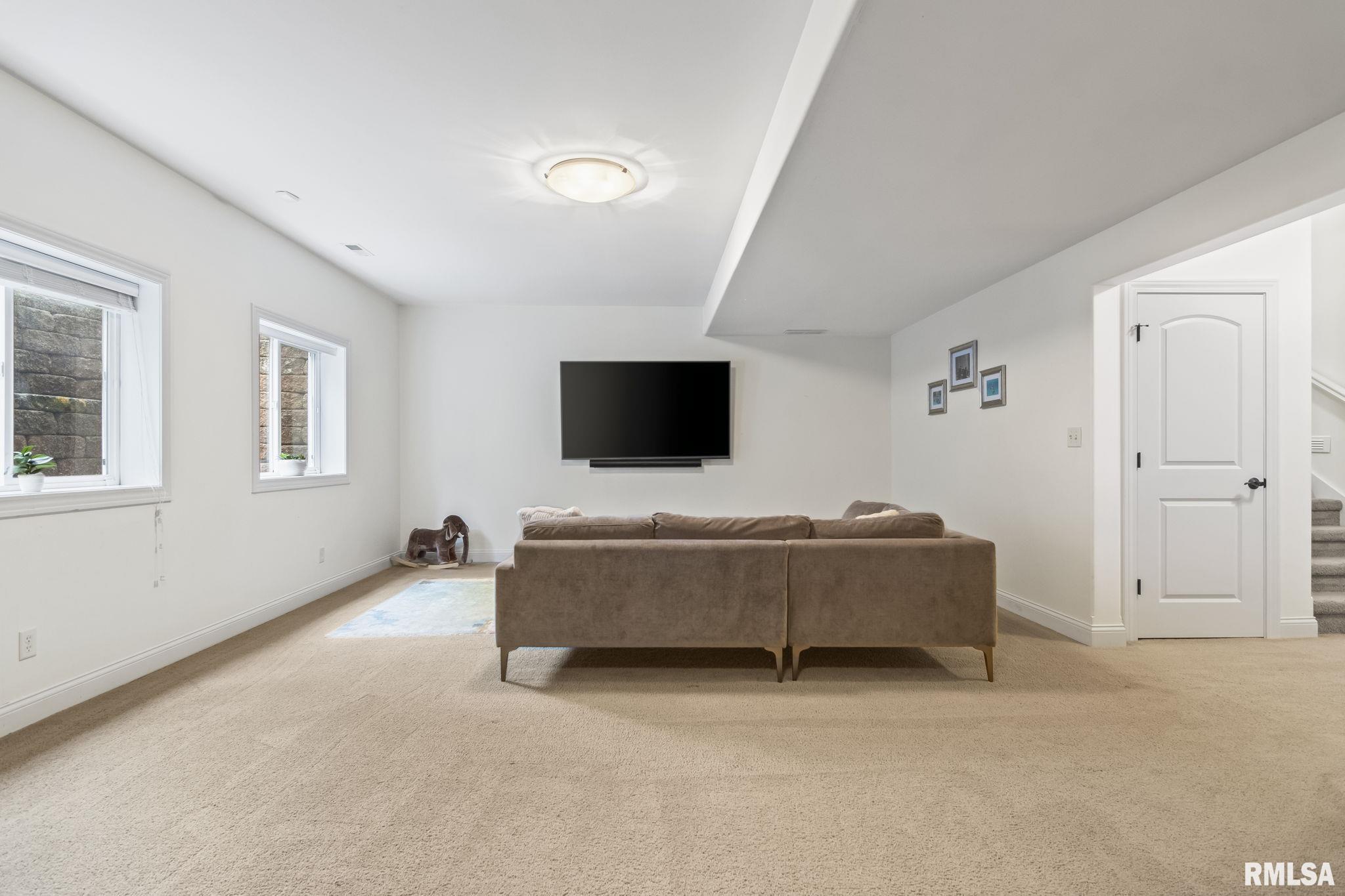 2201 Interlacken Drive Springfield, IL 62704 - Photo 40 of 53