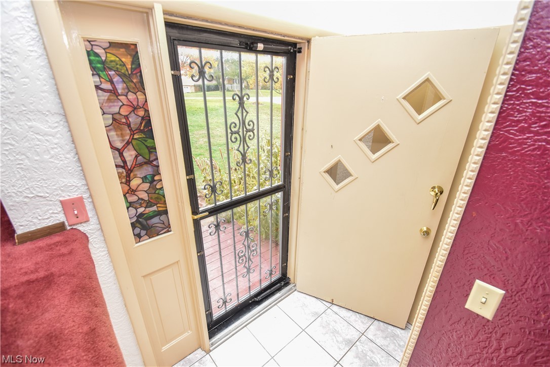 47700 Summerset Road East Liverpool, OH 43920 - Photo 5 of 35 Foyer entrance featuring light tile floors