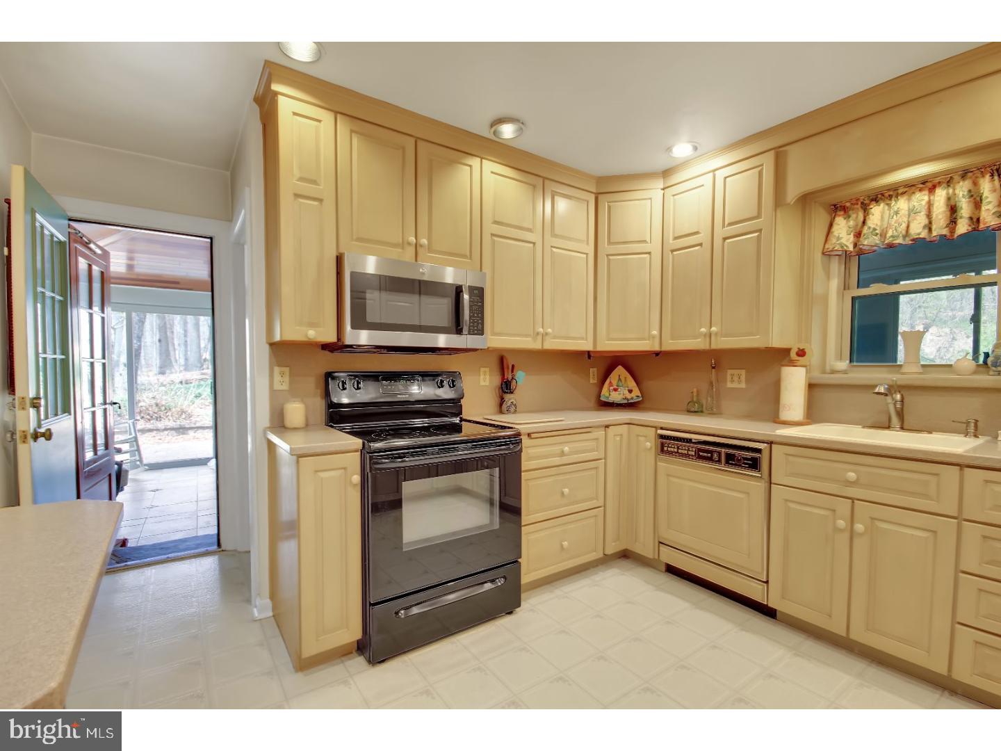 519 Church Road Avondale, PA 19311 - Photo 9 of 20 Kitchen