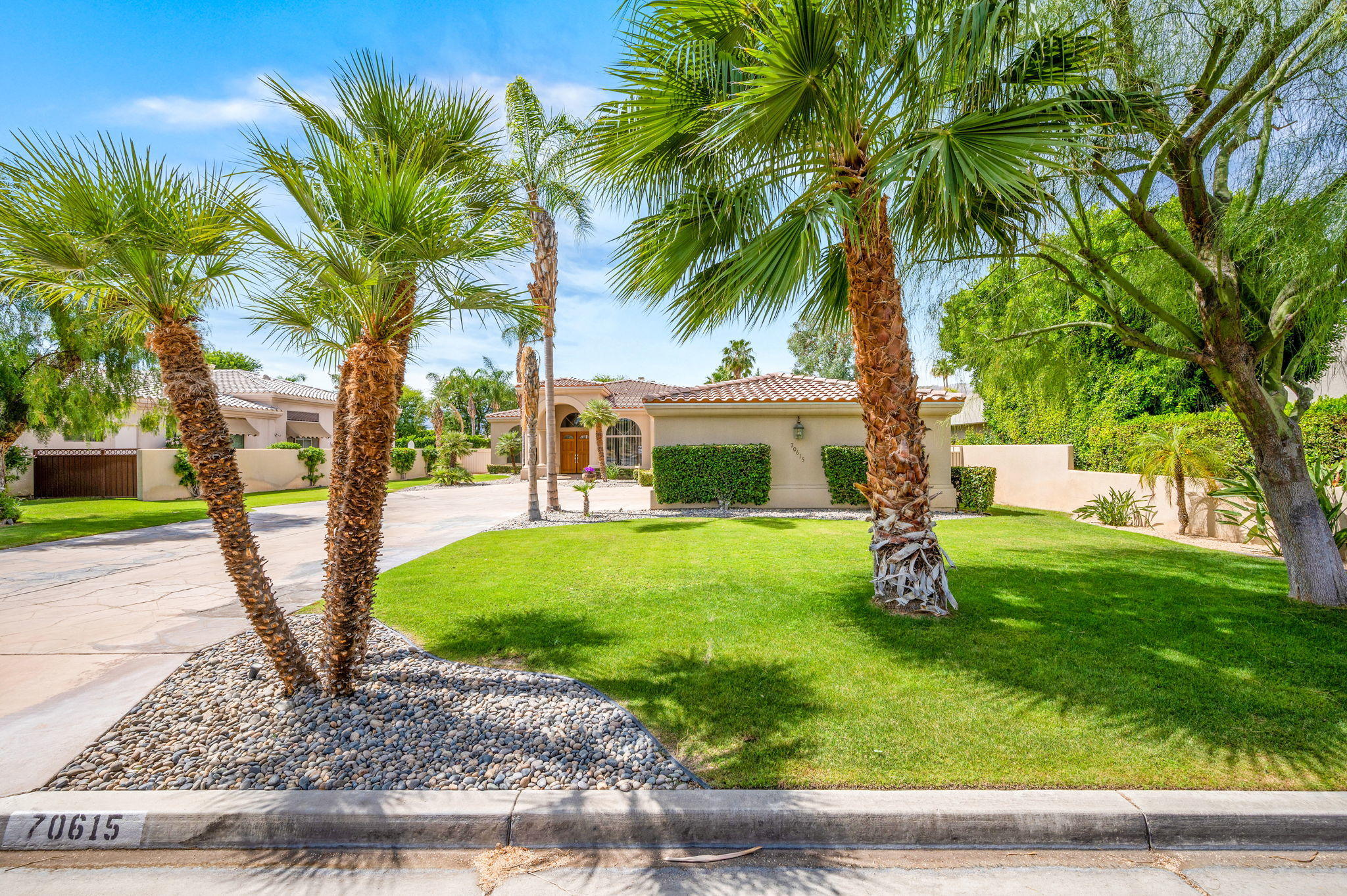 70615 Sunny Lane Rancho Mirage, CA 92270 - Photo 39 of 41 a view of a backyard with a garden